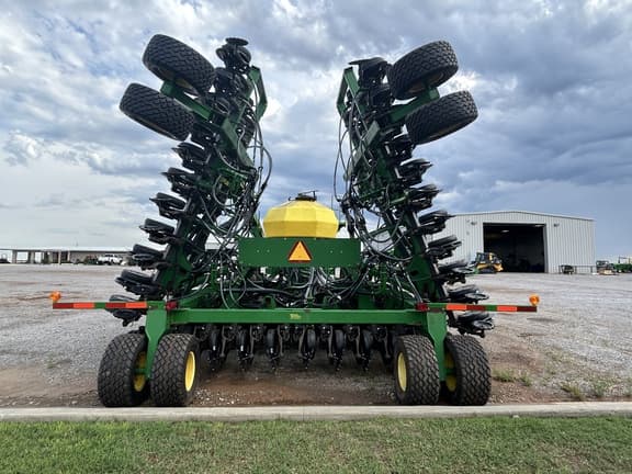Image of John Deere 1890 equipment image 2