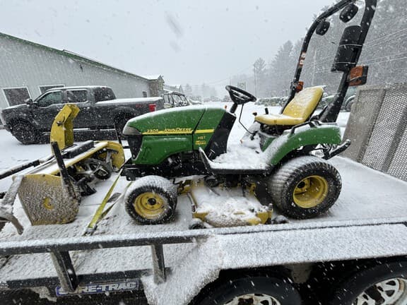 Image of John Deere 2305 equipment image 2