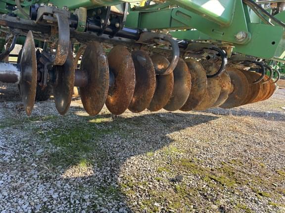 Image of John Deere 2310 equipment image 3