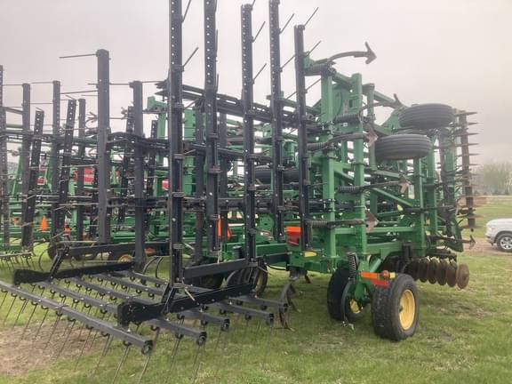 Image of John Deere 2310 equipment image 4