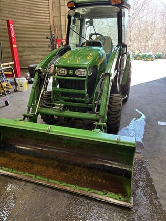 2008 John Deere 3320 Equipment Image0