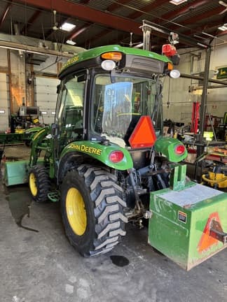 Image of John Deere 3320 equipment image 2