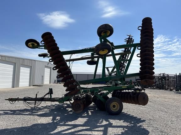 Image of John Deere 637 equipment image 1