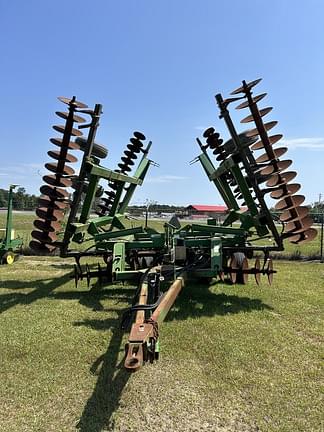 Image of John Deere 637 equipment image 1