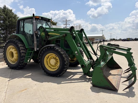 Image of John Deere 7330 equipment image 3