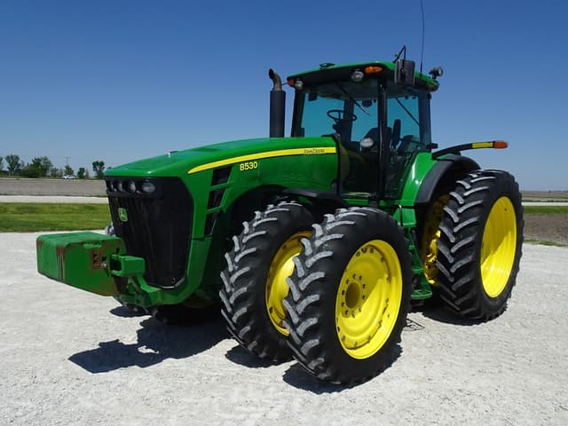 Image of John Deere 8530 equipment image 2