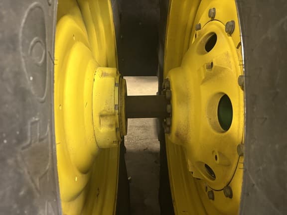 Image of John Deere 9330 equipment image 3