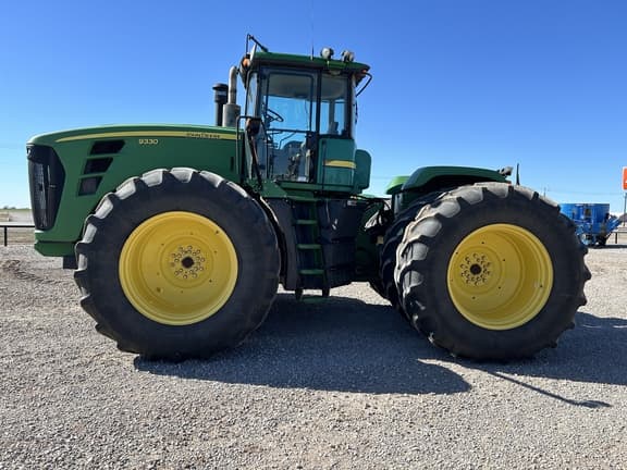 Image of John Deere 9330 equipment image 1