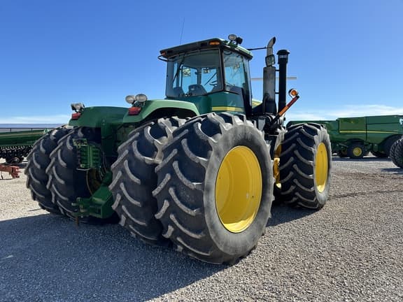 Image of John Deere 9330 equipment image 4