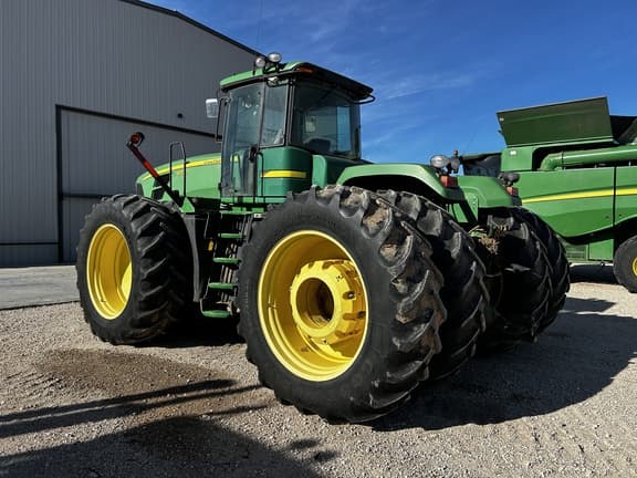 Image of John Deere 9330 equipment image 2