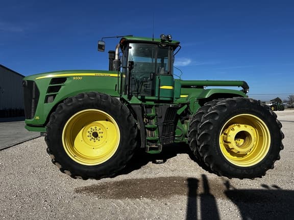 Image of John Deere 9330 equipment image 1