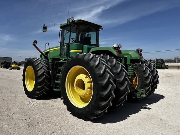 Image of John Deere 9330 equipment image 2