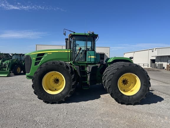 Image of John Deere 9530 equipment image 1