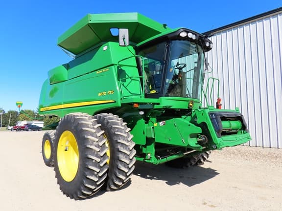 Image of John Deere 9670 STS equipment image 2