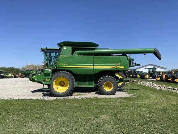 Image of John Deere 9770 STS equipment image 4