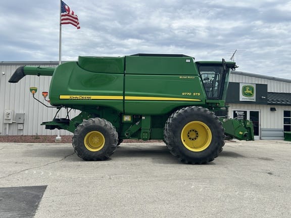 2008 John Deere 9770 STS Equipment Image0