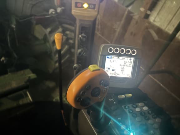 Image of John Deere 9870 STS equipment image 4