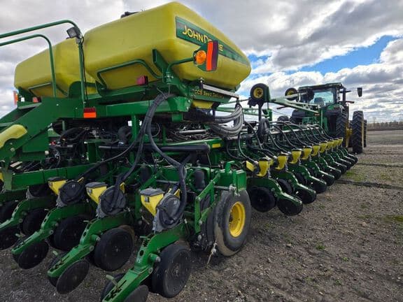 Image of John Deere DB44 equipment image 3