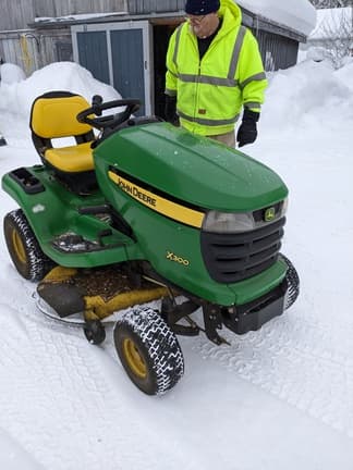 Image of John Deere X300 equipment image 4