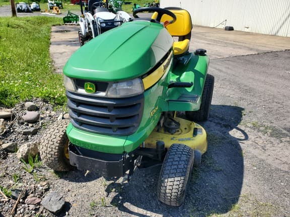 Image of John Deere X304 equipment image 1
