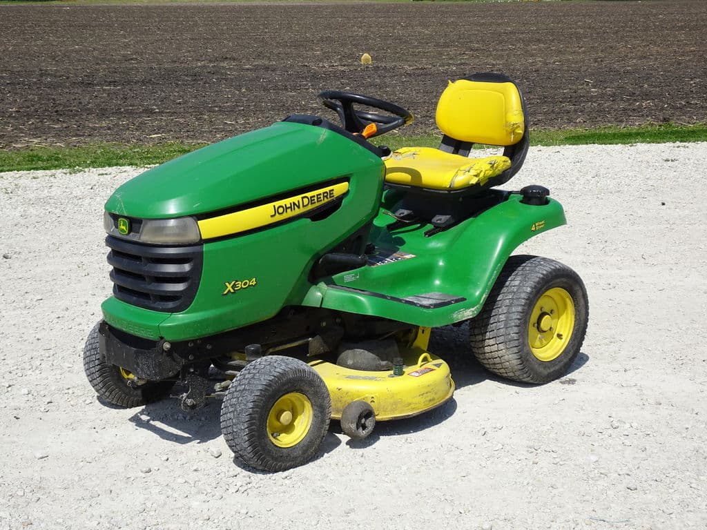 Image of John Deere X304 Primary image