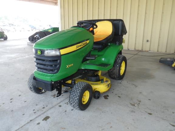 Image of John Deere X304 equipment image 2