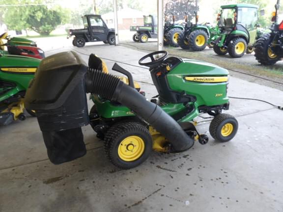 Image of John Deere X304 equipment image 3