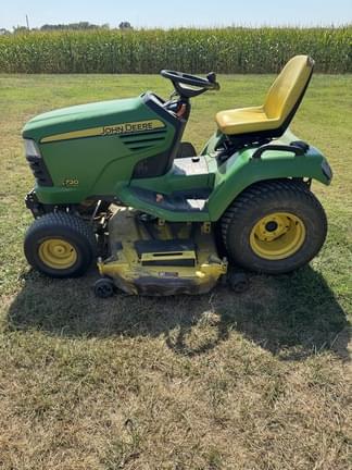 Image of John Deere X720 equipment image 2