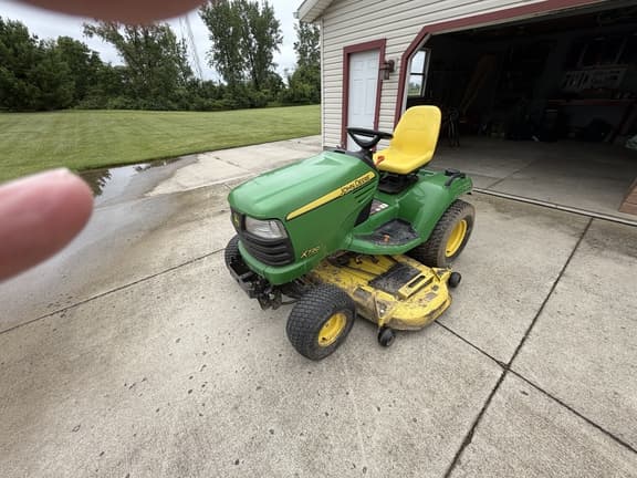 Image of John Deere X720 equipment image 4