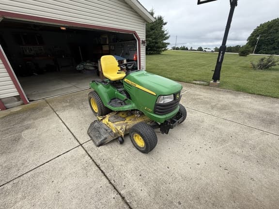 Image of John Deere X720 equipment image 1