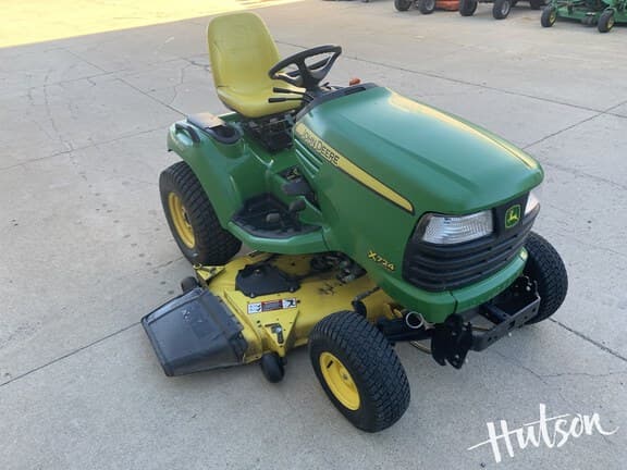 Image of John Deere X724 Primary image