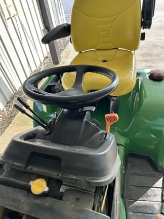 Image of John Deere X748 equipment image 2