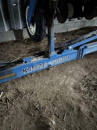 Image of Kinze 3600 equipment image 4