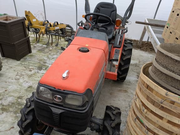 Image of Kubota B7510 equipment image 4