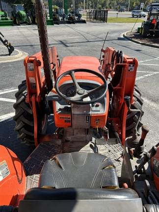 Image of Kubota M9540 equipment image 4