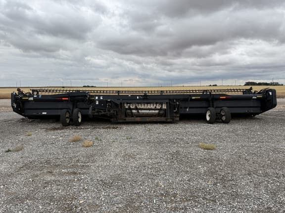 Image of MacDon D50 equipment image 3