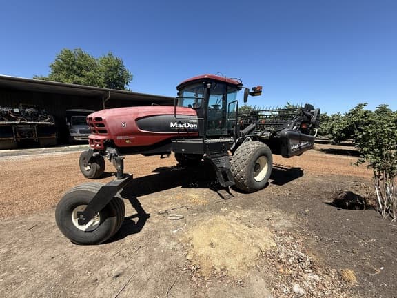 Image of MacDon M150 equipment image 4