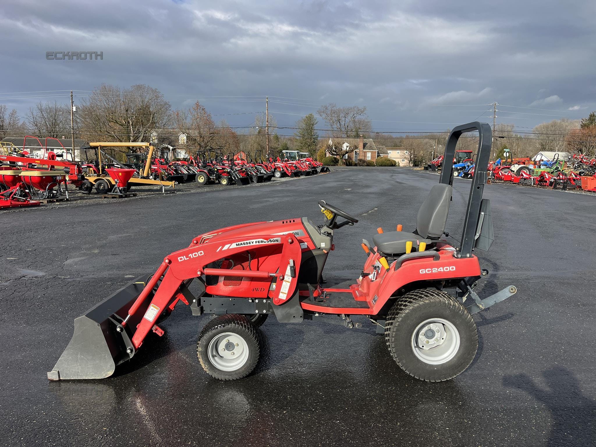 2008 Massey Ferguson GC2400 Equipment Image0