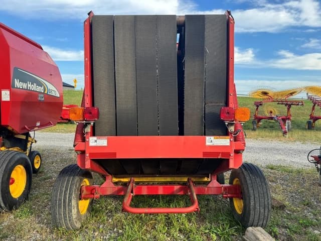 Image of New Holland BR7050 equipment image 4