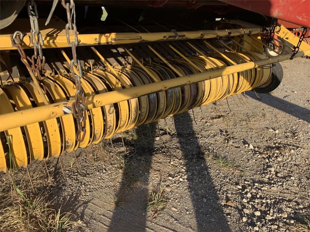 Image of New Holland BR7090 equipment image 2