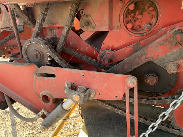 Image of New Holland BR7090 equipment image 3