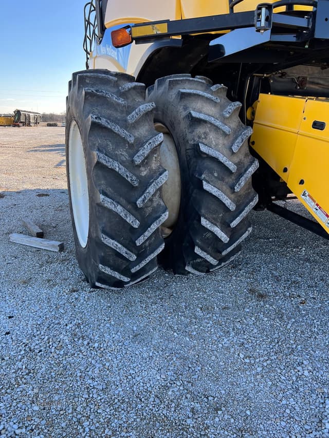Image of New Holland CR9070 equipment image 3