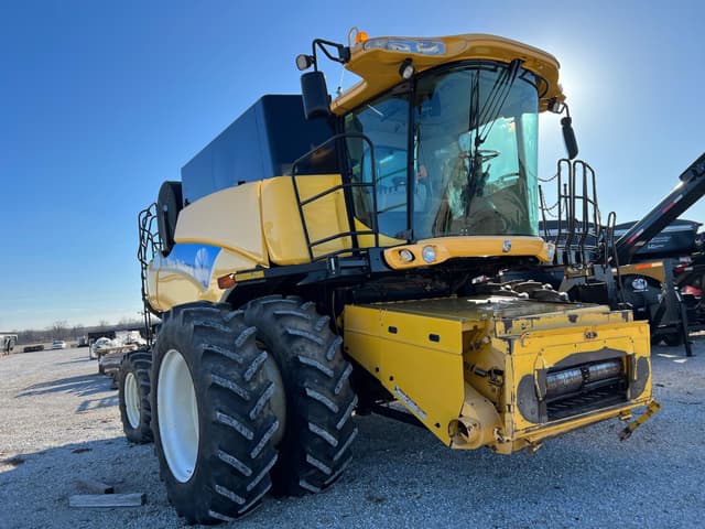 Image of New Holland CR9070 equipment image 1
