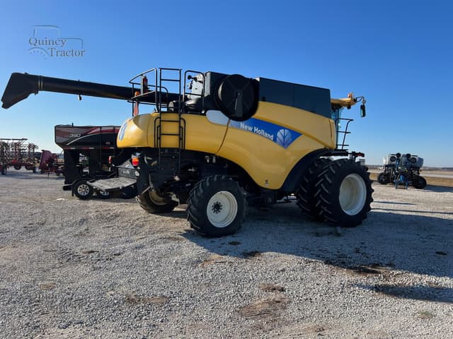 Image of New Holland CR9070 equipment image 2