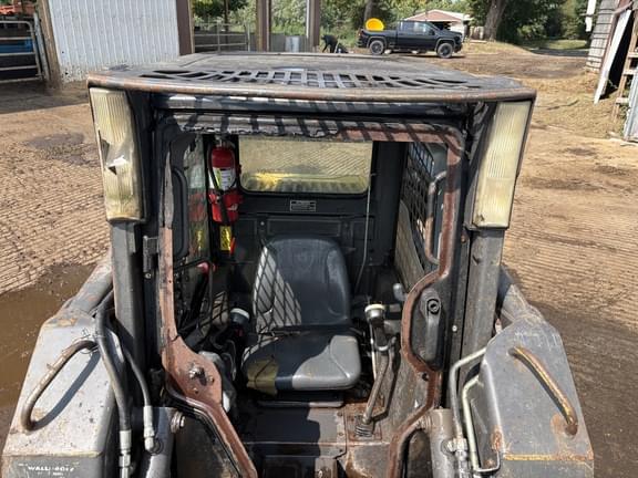 Image of New Holland L175 equipment image 3