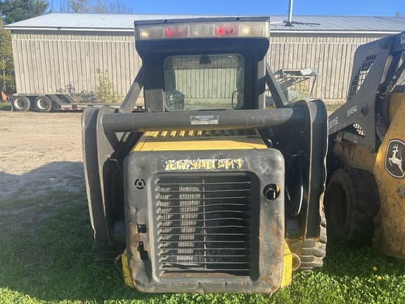 Image of New Holland L175 equipment image 4