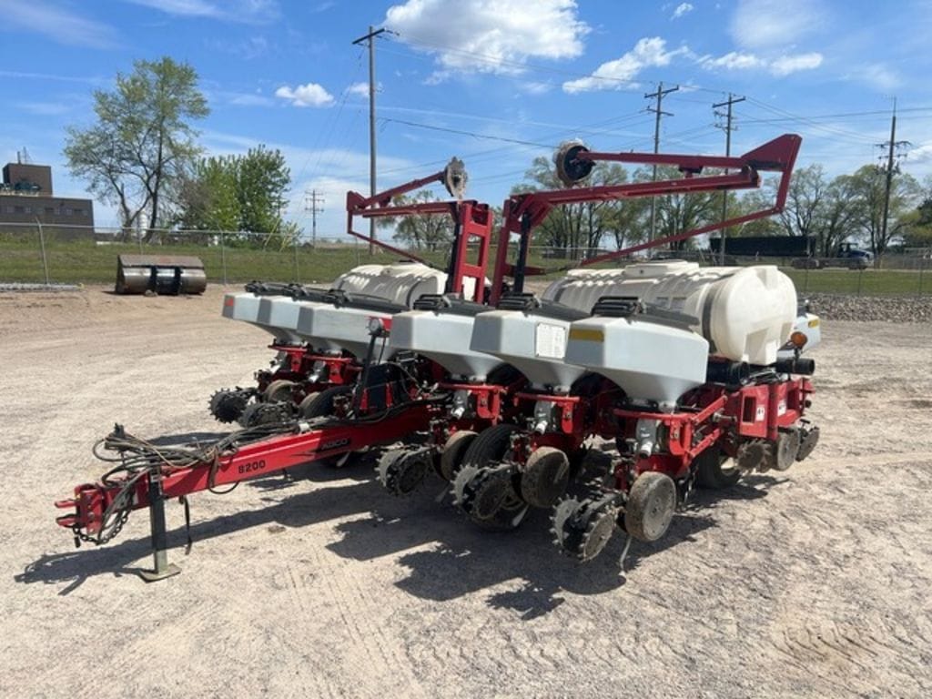 2008 White 8222 Equipment Image0
