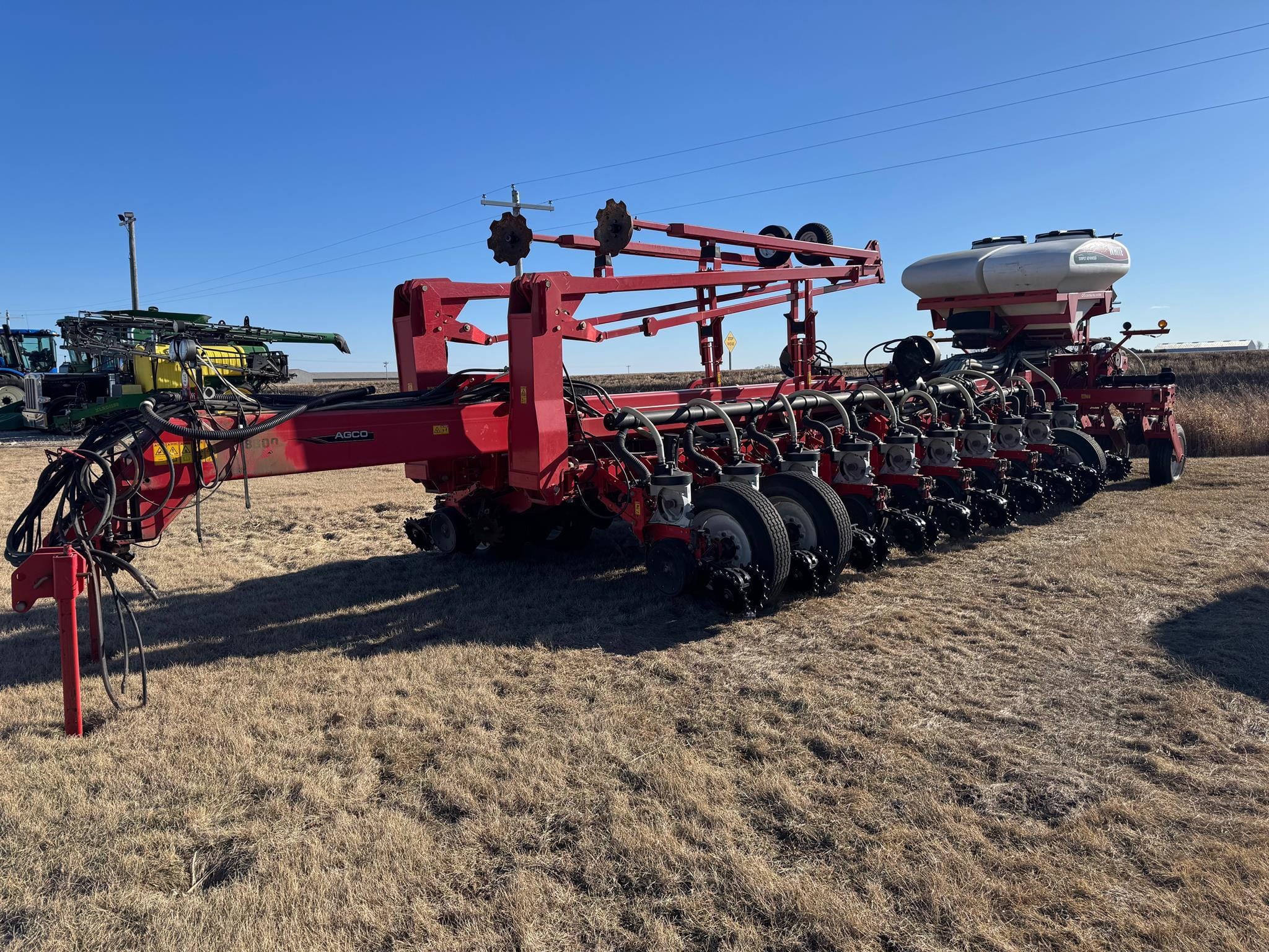 2008 White 8824 Equipment Image0