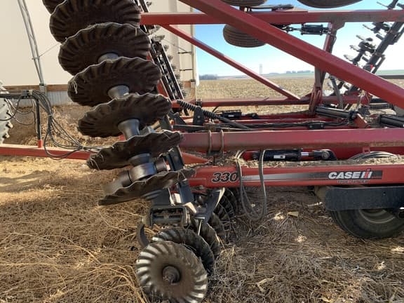 Image of Case IH 330 equipment image 3