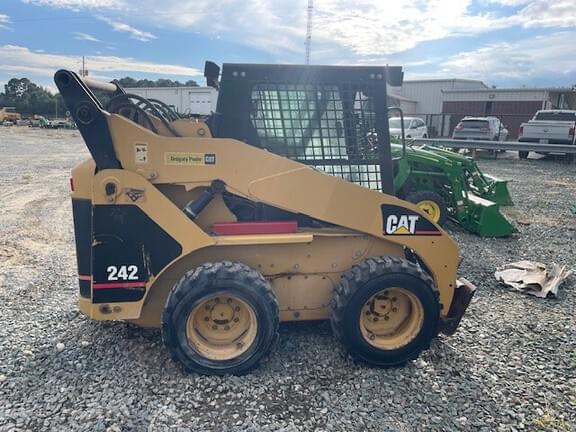 Image of Caterpillar 242 equipment image 2